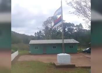 Padres autoconvocados protestaron por la falta de infraestructura en la Escuela 724