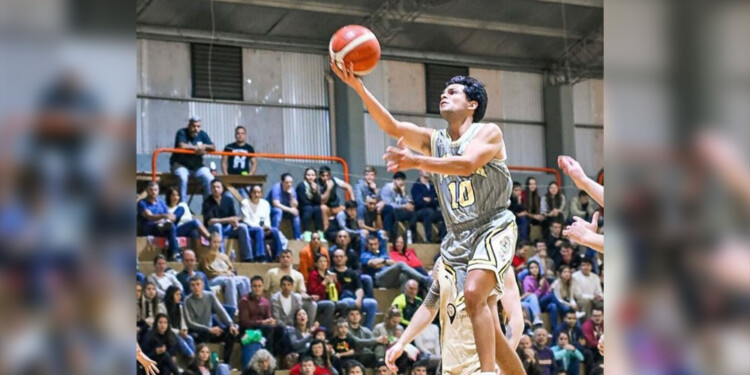 VUELA ALTO. Torales fue protagonista a nivel provincial junto a Tirica (foto gentileza Misiones Basket).