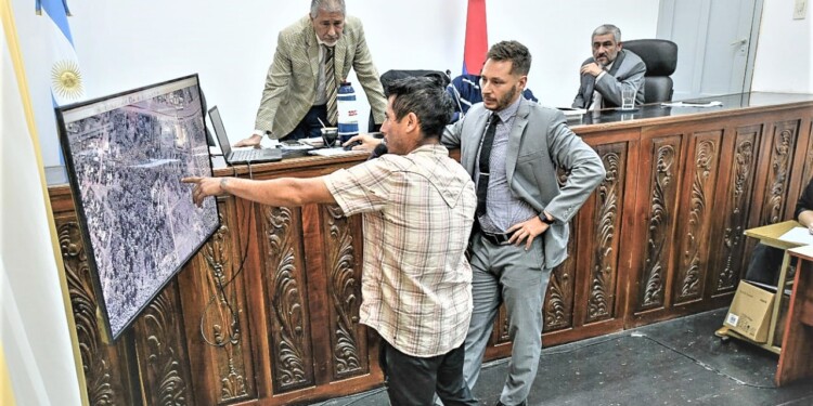 UBICACIÓN. “Chinito” señaló al Tribunal el lugar preciso donde vio a los policías imputados.