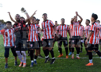 Liga Posadeña: Candelaria metió otro batacazo y definirá el título con Atlético Posadas