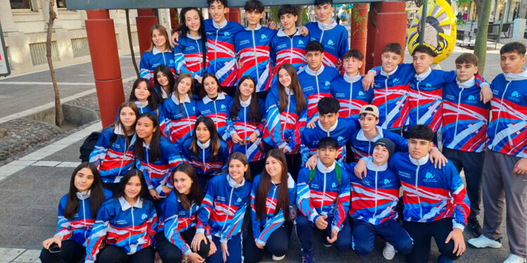EXPECTATIVA. La delegación de la Federación Misionera de Handball que compite en Mendoza. El objetivo, el ascenso.