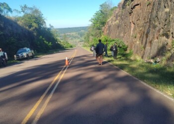 Motociclista grave tras despistar en la ruta costera 2