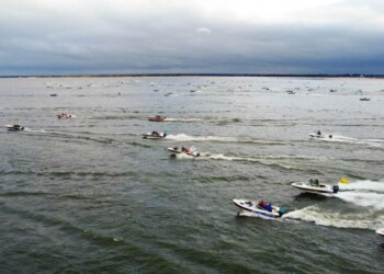 Misioneros en el podio de la Fiesta Nacional del Dorado