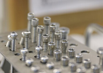 Falta de prótesis e insumos importados obligan a reprogramar operaciones