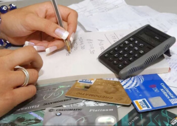 Tarjetas: financiar saldos o pagar el mínimo ya cuesta más del 100% anual