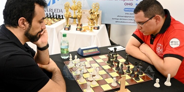 CONCENTRACIÓN. Mela, Maestro Internacional, en la partida que abrió el certamen, el último viernes, ante De Paula.