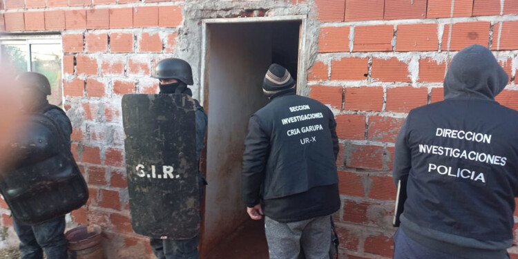 ALLANAMIENTO. Ayer por la mañana la policía irrumpió en la vivienda donde hallaron parte de lo sustraído.