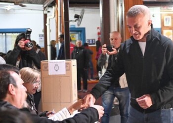 Carlos Arce, tras emitir su voto: “Estamos teniendo un buen nivel de concurrencia”