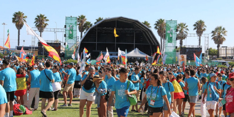 DEVOCIÓN. Alrededor de 1.500 jóvenes argentinos asistieron a la Jornada Mundial de la Juventud en Lisboa.