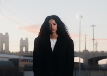 Charli XCX estrena su video del mundo Barbie