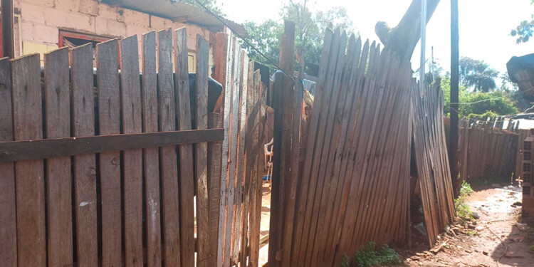 SIN NADIE A CARGO. Los tres niños fueron encontrados solos en la casa.