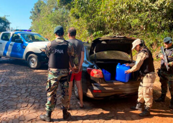 Transportaba tres bidones cargados de cocaína líquida valuada en más de 300 millones de pesos