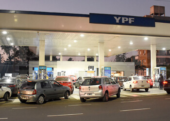 Subió el dólar y “por las dudas” algunas  estaciones aplicaron un ajuste del 33%