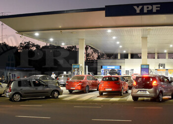 Subió el dólar y “por las dudas” algunas  estaciones aplicaron un ajuste del 33%