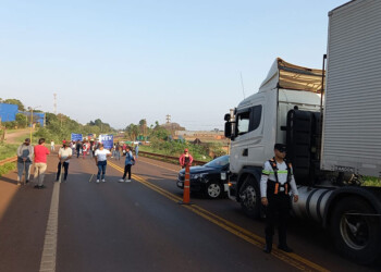 Corte total de la ruta nacional 14 en Leandro N. Alem