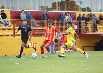 Crucero trata de alejarse de la zona de descenso