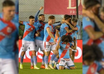 Arsenal dio vuelta un partidazo de la mano del misionero Néstor Breitenbruch