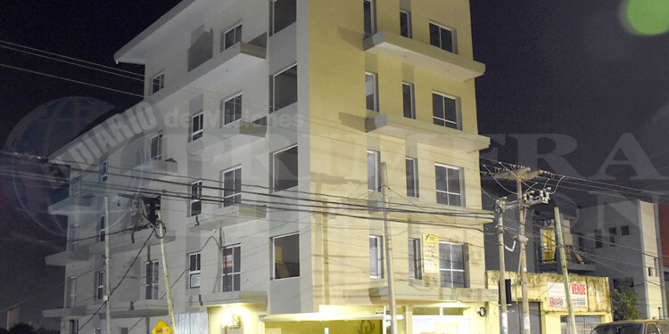 A MEDIAS. La construcción en el centro de la denuncia quedó estancada hace unos tres meses.