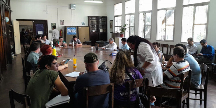 COMPROMISO. Tras la reunión de ayer, el presidente del CGE se comprometió a convocar una reunión antes del jueves 24. De no ser así, el FTEL convocó a un paro.