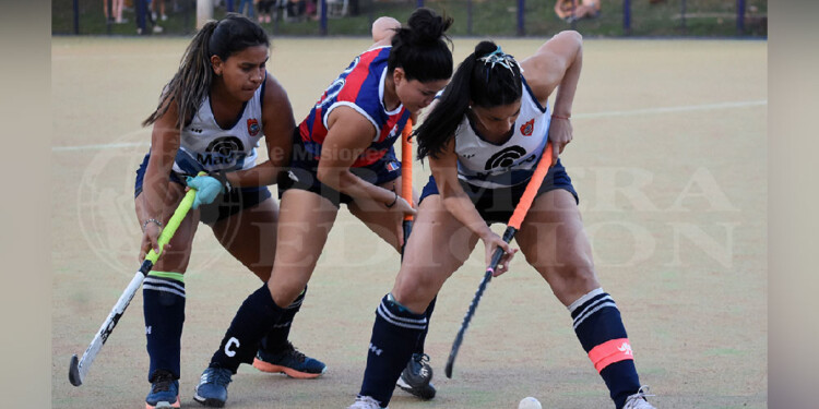 EN LA CANCHA. CAPRI y Centro se midieron en una nueva edición del clásico.