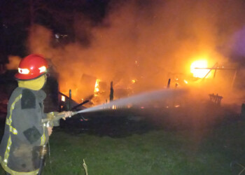 Incendio consumió por completo una casa y un merendero en Oberá