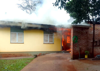 Prendió una vela a San Cayetano y se le incendió la vivienda