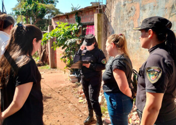 Volvió la madre de los tres menores abandonados
