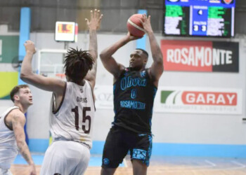 Mitchell no se baja del Oberá Tenis Club