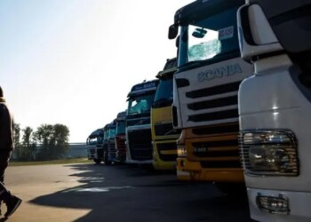 Paran transportistas de carga y podría afectar al abastecimiento de productos esenciales