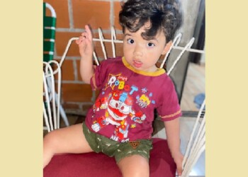 “Pippo” nació con hipotonía muscular y venden empanadas para cubrir su terapia