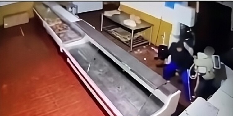 FILMADOS. El dúo de jóvenes se apoderó de equipos y otros elementos.