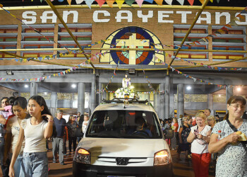 Fieles misioneros renuevan la fe en San Cayetano para agradecer y pedir por trabajo