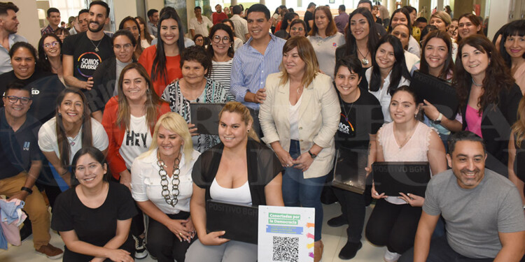 FORTALECER. La tablet permitirá mejorar la labor en terreno de promotores.