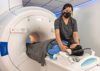 “Tenemos stock de contrastes para un mes, por lo que atendemos con normalidad”