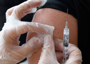 La vacuna contra la fiebre amarilla debe aplicarse al menos 10 días antes de viajar