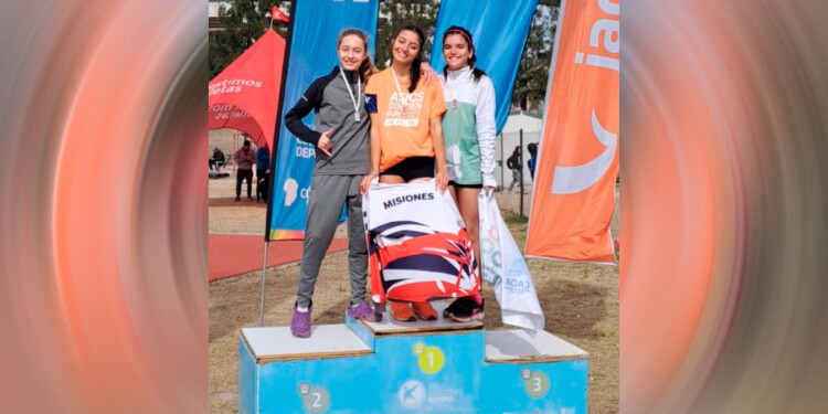 BIEN ARRIBA. Xiomara Duarte se alzó con el triunfo en salto en largo.