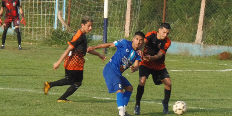 UNA LUCHA. Nacional y Nueve de Julio deberán esperar para definir al campeón y la plaza para el Regional.