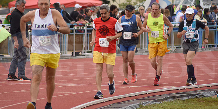 EXIGENCIA. Los marchistas entregaron ayer un buen show para los espectadores. La entrada es gratuita.