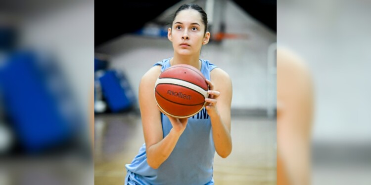 EN CONSIDERACIÓN. Abril Ochoa se va ganando su lugar en la Selección.