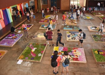 La muestra de alfombras florales reunió a la comunidad de Candelaria en el BOP 5