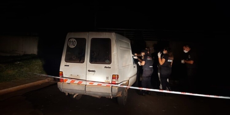 COSTANERA Y CALLE 43. La camioneta Fiorino que condujo Zanazzo para el asalto fue hallada en la zona sur de Posadas.