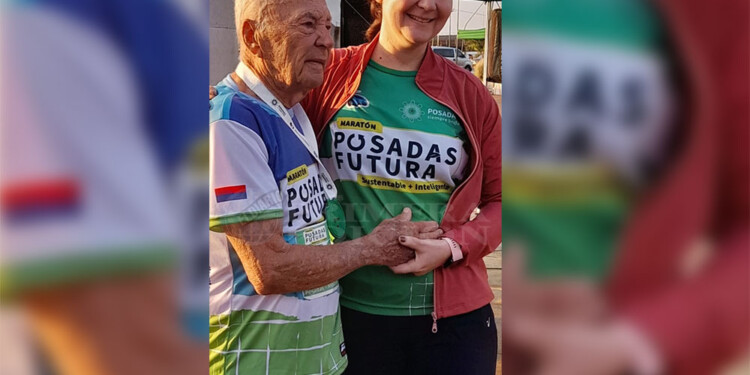 DESAFÍO CUMPLIDO. Benedicto, tras cruzar la meta, junto a su hija Andrea.