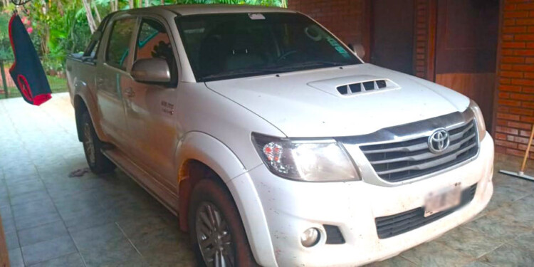 BARRIO SANTA ROSA. La Toyota Hilux robada ayer en el Alto Paraná.