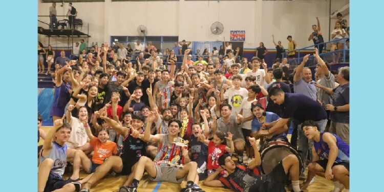 PRIMERA ESTRELLA. El equipo azzurro consiguió su primer título en la APBB.