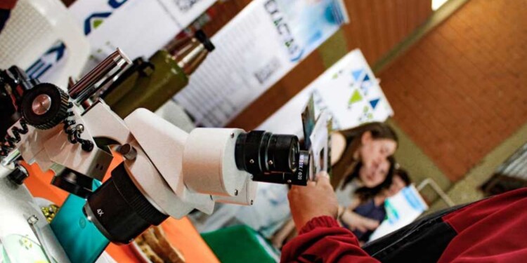 VISIBILIDAD. El propósito central es promover la visibilidad de la producción científica, bienes y servicios dentro de la comunidad.