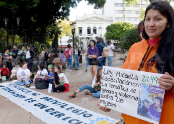 Colectivos de mujeres y disidencias salieron a “defender sus derechos, de la derecha”
