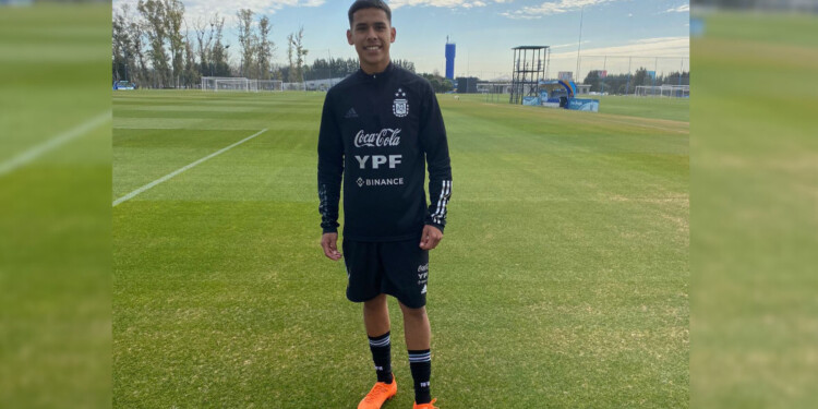 EXPERIENCIA INOLVIDABLE. Lautaro Morlas en el predio Messi, de Ezeiza.