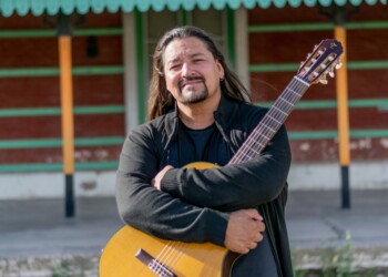 El artista Diego Arolfo actuará esta noche en la Peña Ancestral