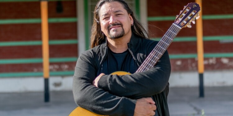 NOCHE PEÑERA. El músico Diego Arolfo llega con toda la música folclórica.