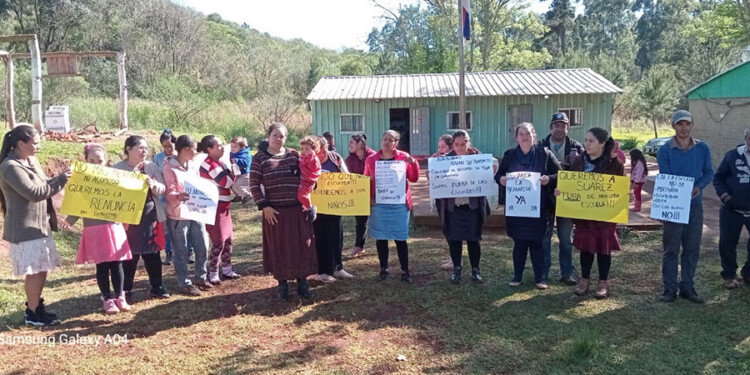EN ALERTA. Los padres no quieren que vuelva el director y de aparecer los chicos no concurrirán a clases.
